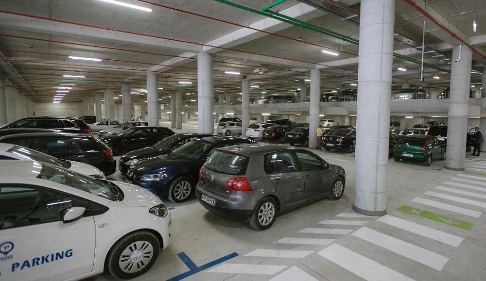 Rritet taksa e nderteses per pronaret e parkimeve dhe bodrumet ne Tirane